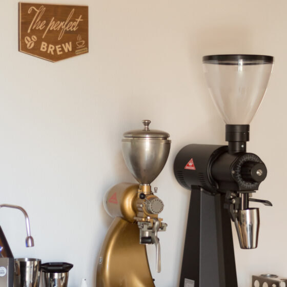 Frisch gemahlener Kaffee mit Mühle